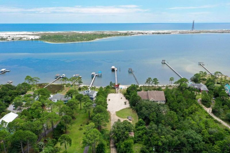 492 Parish Boulevard, Mary Esther, FL 32569 Main Photo