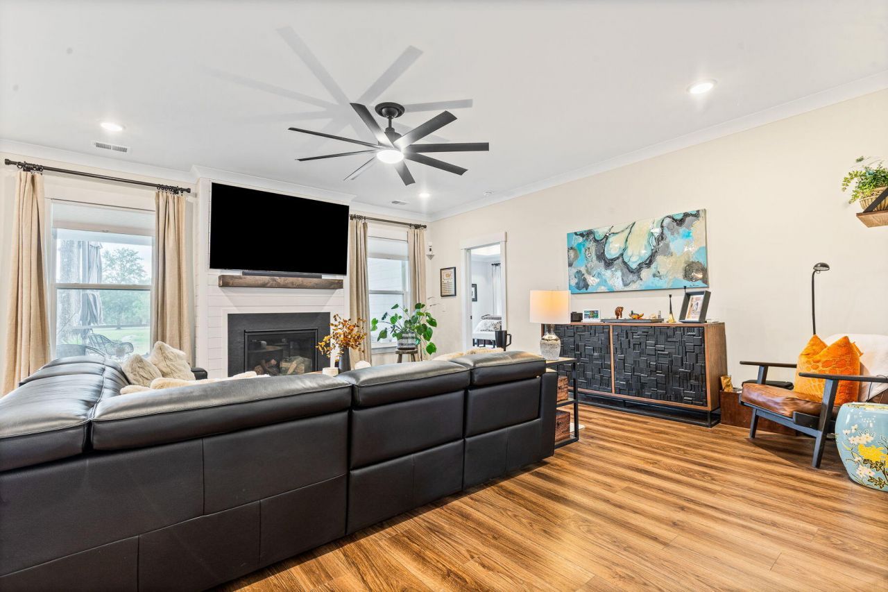 138 Twisted Oak Trail Photo 25