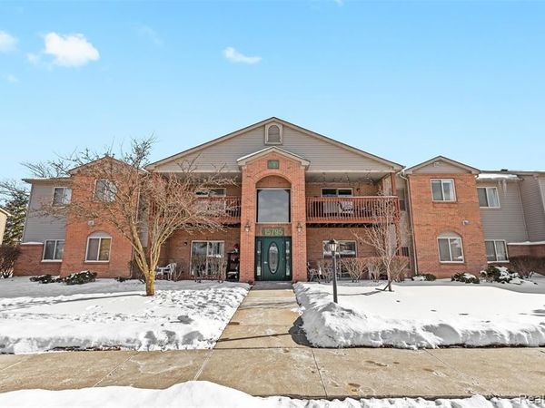 15795 Lakeside Drive, Southgate, MI 48195