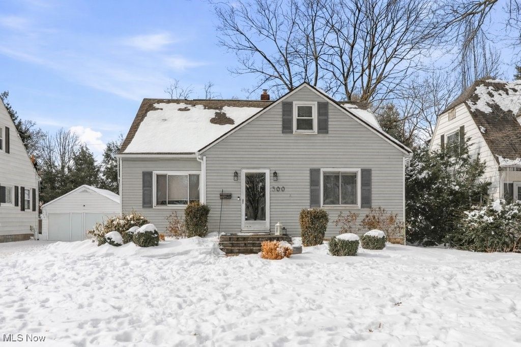 300 Melbourne Avenue, Akron, OH 44313 Main Photo