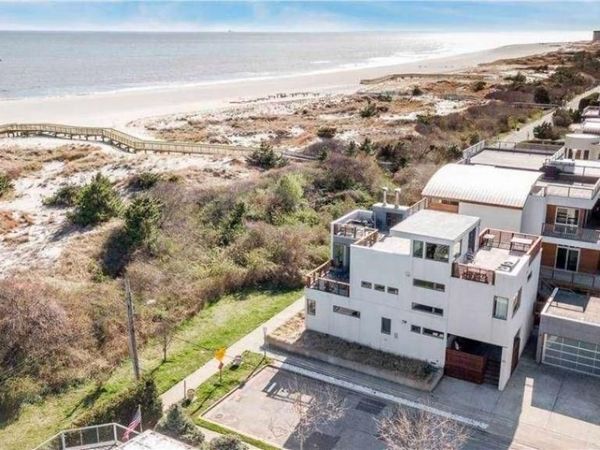 100 Nantwick Street, Lido Beach, NY 11561