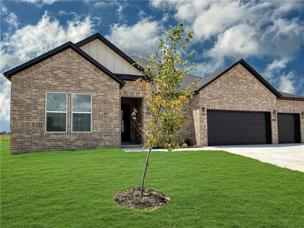 569 Chalynn Street, Tontitown, AR 72762 Main Photo