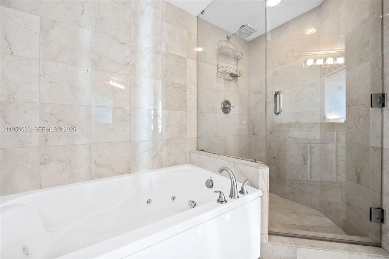 6365 Collins Ave, Unit 1008, Miami Beach, FL 33141 Photo