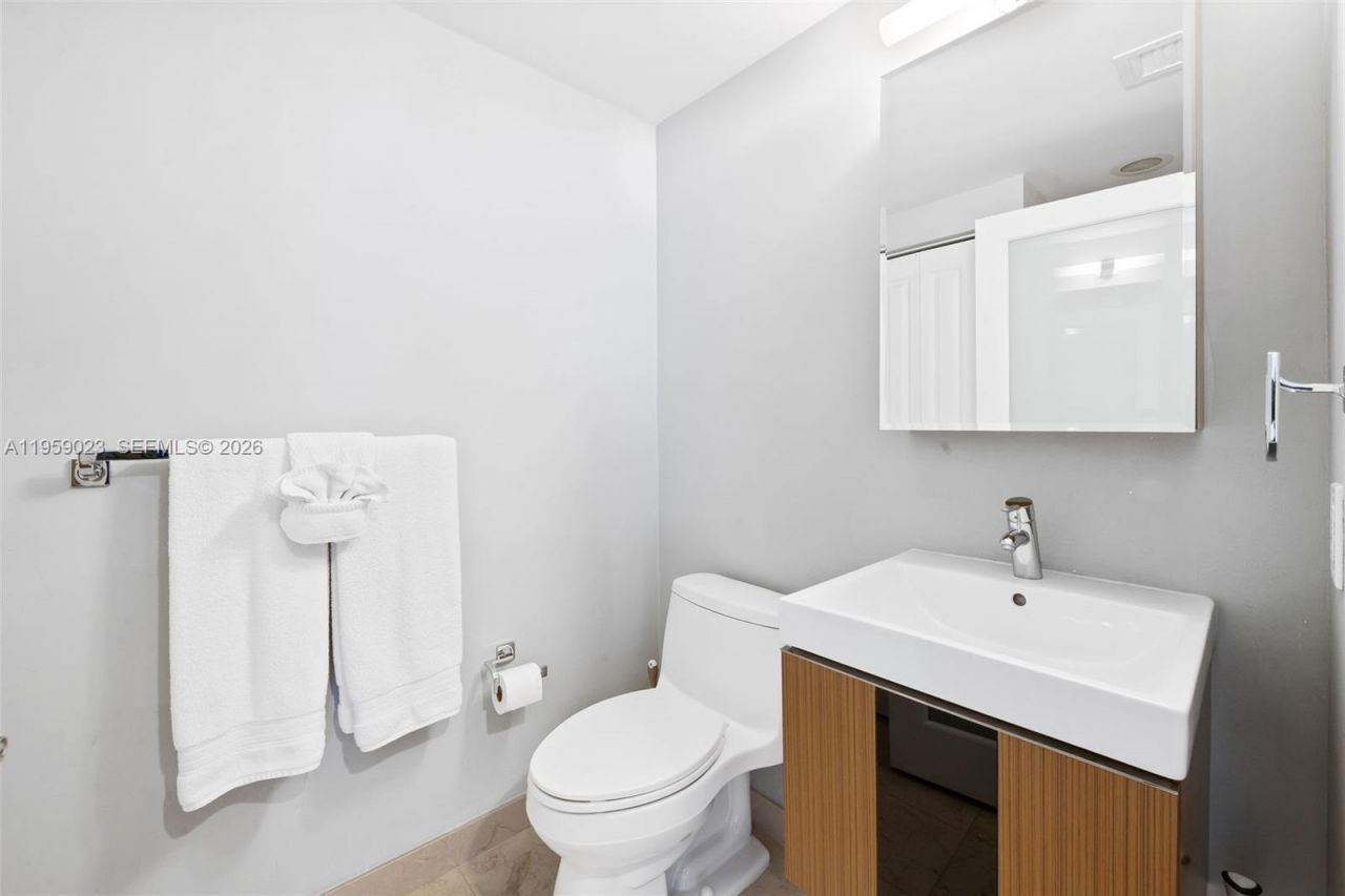 6365 Collins Ave, Unit 1008, Miami Beach, FL 33141 Photo