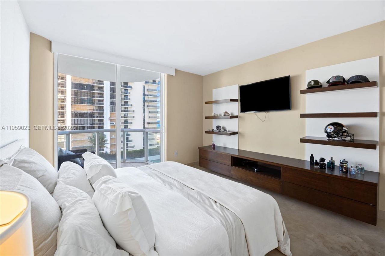 6365 Collins Ave, Unit 1008, Miami Beach, FL 33141 Photo
