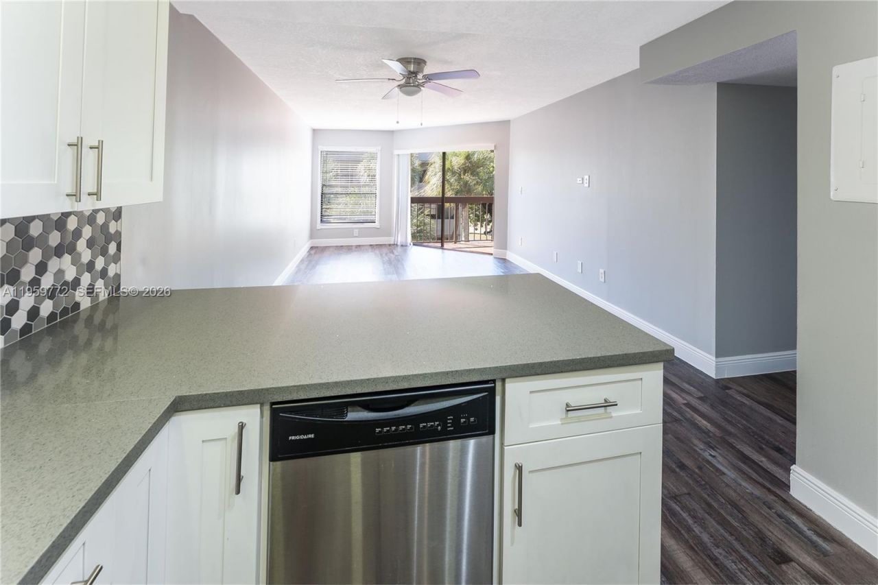 8810 SW 132nd Pl, Unit 404DN, Miami, FL 33186 Photo