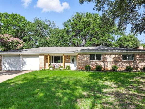 212 Glenn Drive, Hurst, TX 76053