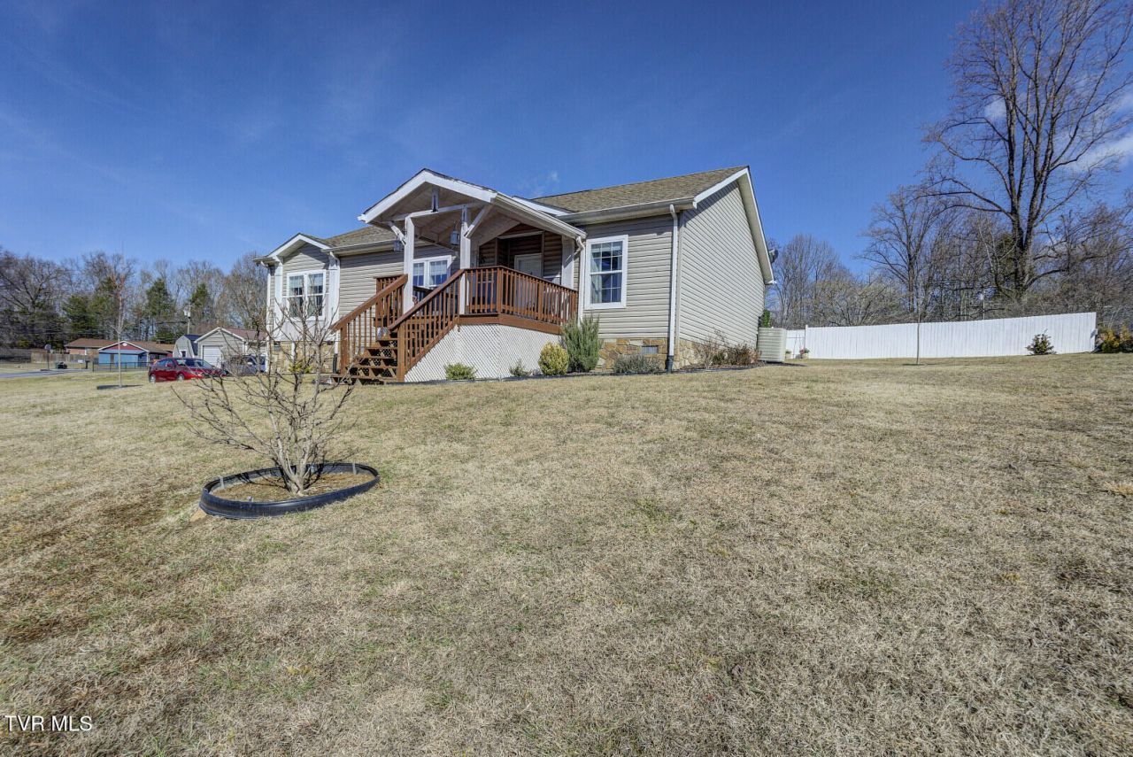 214 Mount Crest Drive, Johnson City, TN 37601 Main Photo
