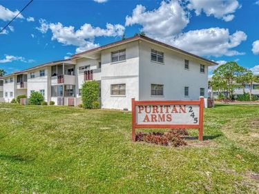 245 CENTER ROAD, Unit 211, VENICE, FL 34285