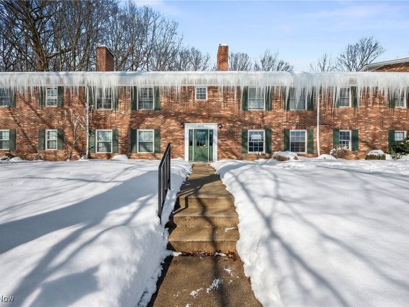 6930 Carriage Hill Drive, Unit 101, Brecksville, OH 44141 Photo 1