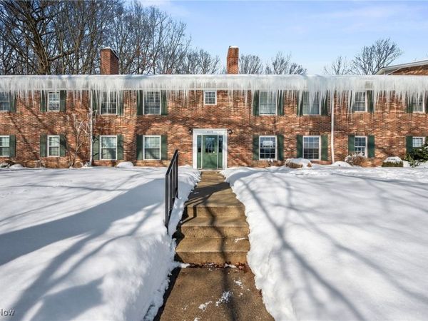 6930 Carriage Hill Drive, Unit 101, Brecksville, OH 44141