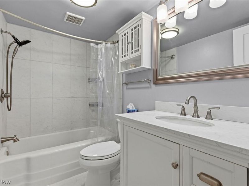 6930 Carriage Hill Drive, Unit 101, Brecksville, OH 44141 Photo 17