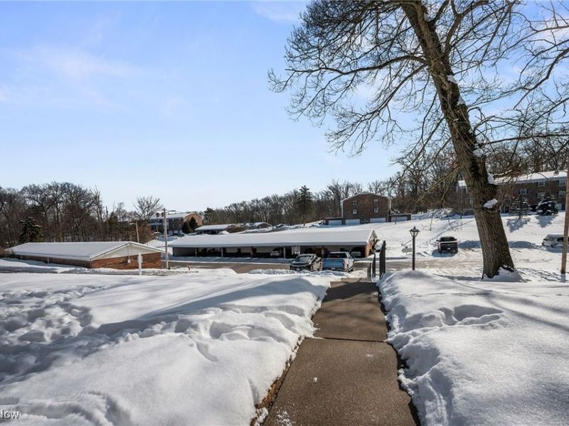 6930 Carriage Hill Drive, Unit 101, Brecksville, OH 44141 Photo 17