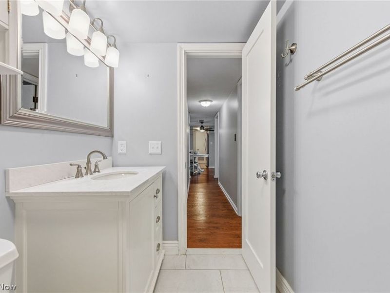 6930 Carriage Hill Drive, Unit 101, Brecksville, OH 44141 Photo 18