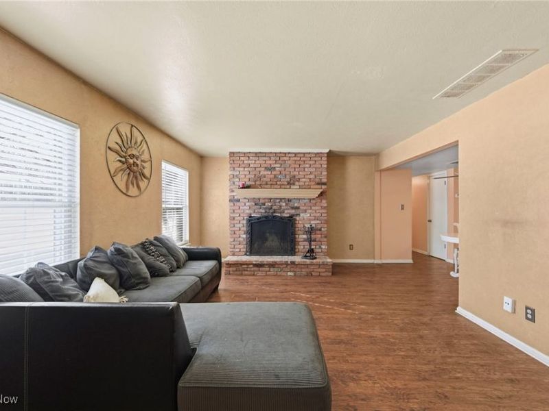 6930 Carriage Hill Drive, Unit 101, Brecksville, OH 44141 Photo 4