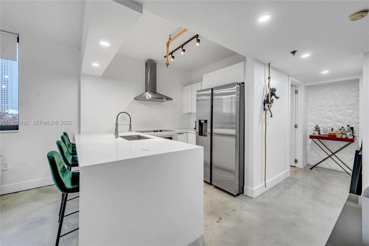 540 Brickell Key Dr , Unit 409, Miami, FL 33131 Photo