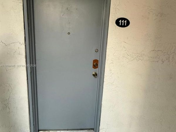 9520 SW 8th St, Unit 111, Miami, FL 33174
