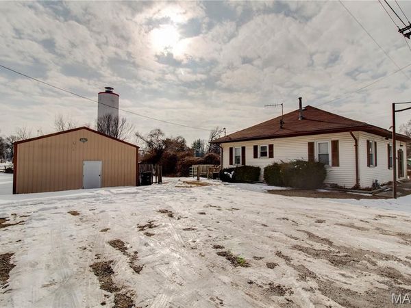 401 Pearl Street , Godfrey, IL 62035