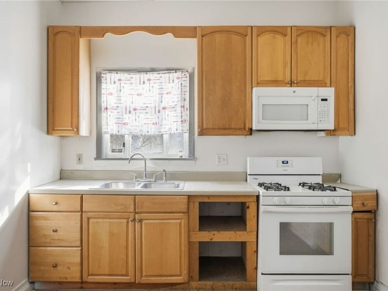 604 E Buchtel Avenue, Akron, OH 44304 Photo 16