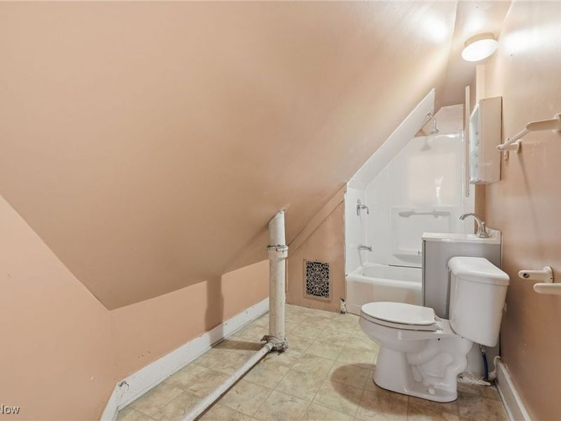 604 E Buchtel Avenue, Akron, OH 44304 Photo 32