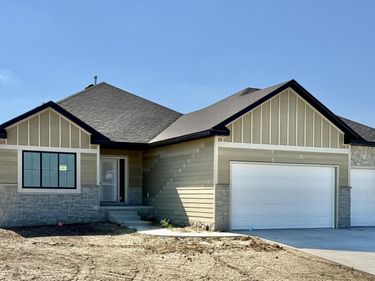 2205 S 96 Street, Lincoln, NE 68520