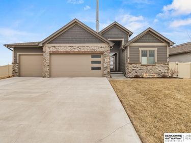 10105 S 180th Avenue Circle, Omaha, NE 68136