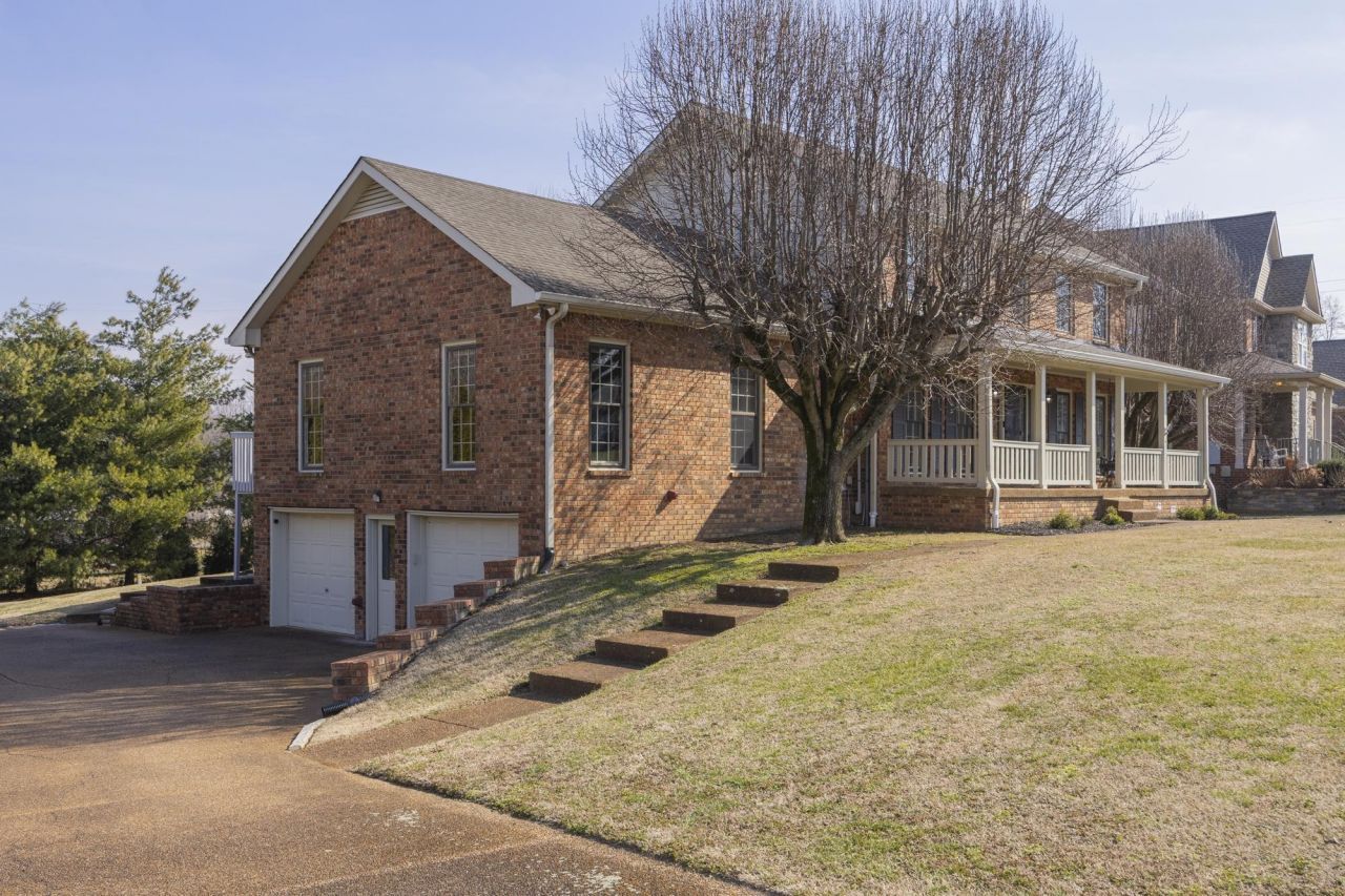 823 Countrywood Dr, Franklin, TN 37064 Main Photo