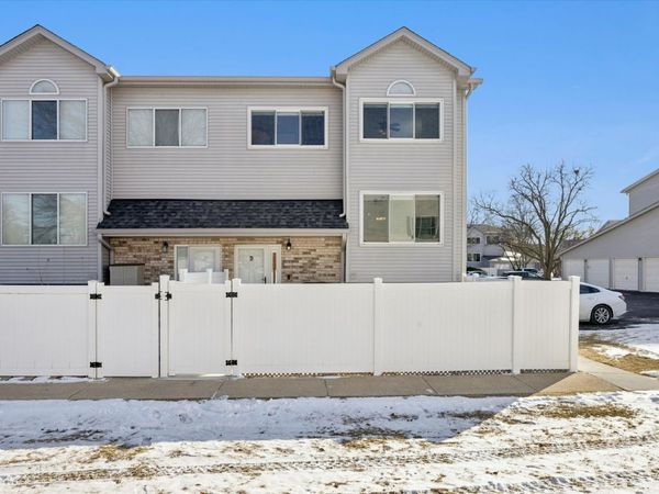 351 Park Ridge Lane, Unit D, Aurora, IL 60504