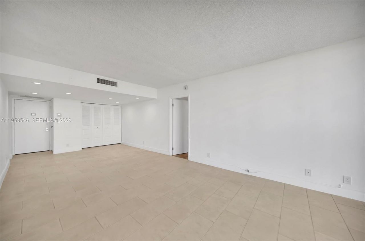 20379 W Country Club Dr, Unit 1232, Aventura, FL 33180 Photo