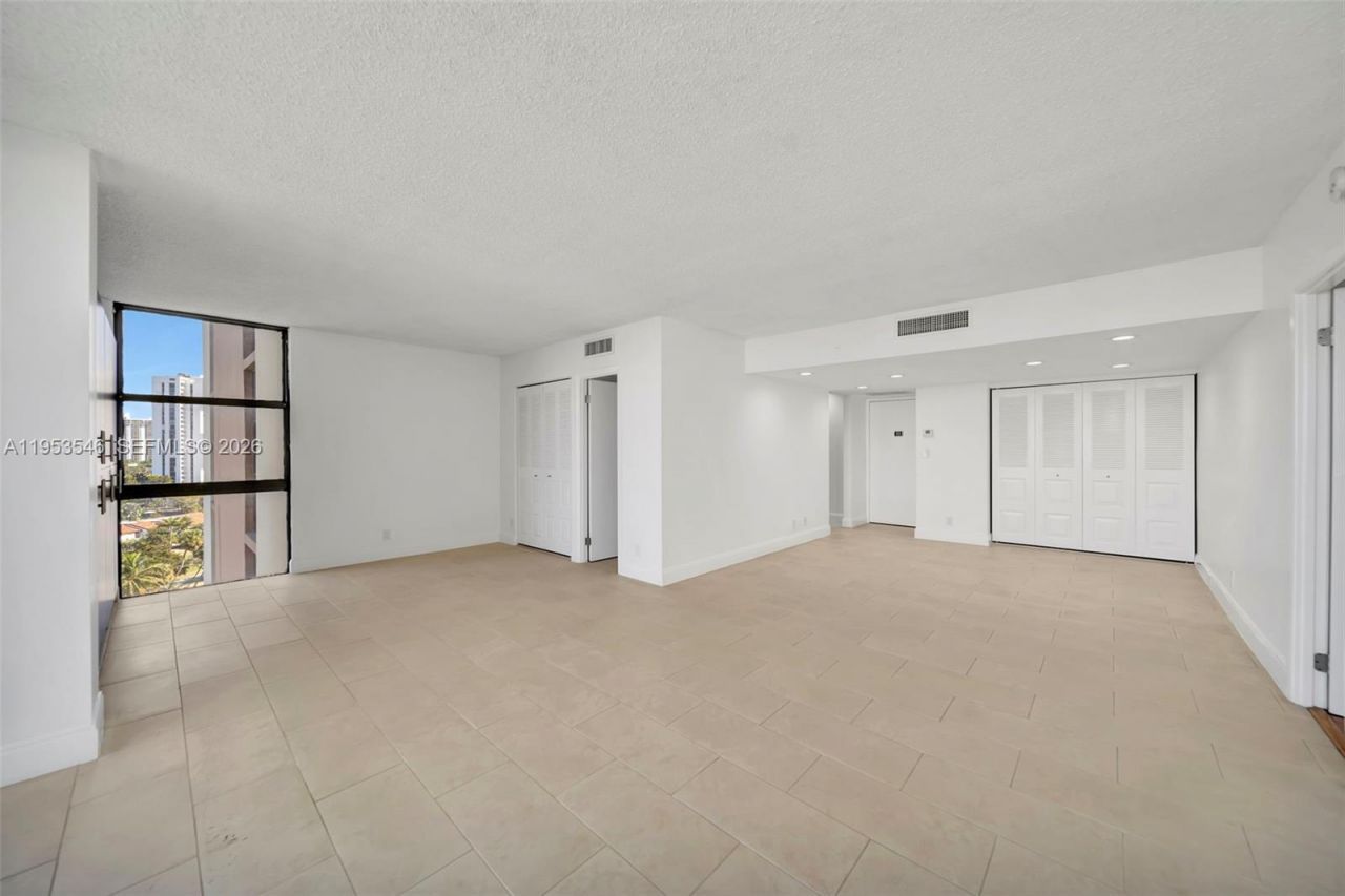 20379 W Country Club Dr, Unit 1232, Aventura, FL 33180 Photo