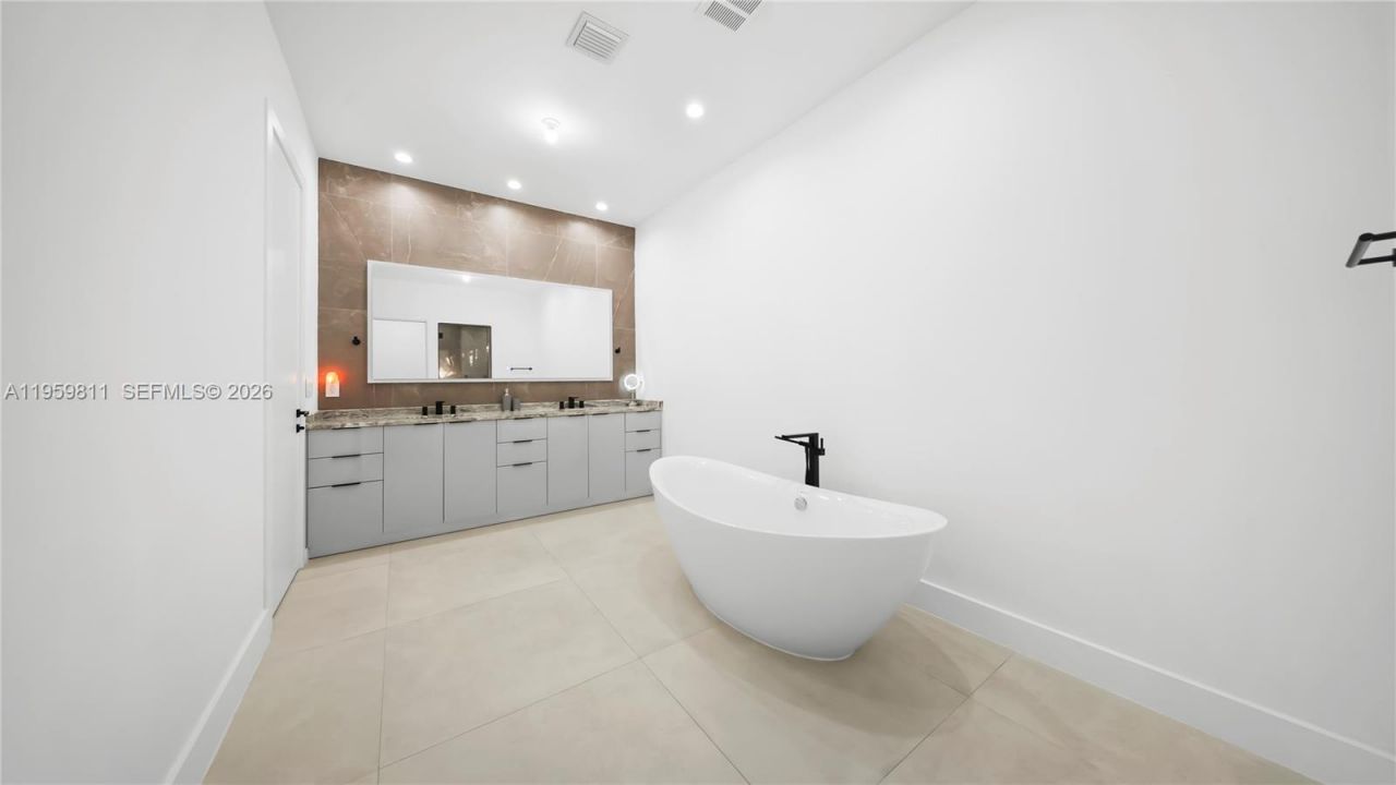 1629 NE 4th Pl, Fort Lauderdale, FL 33301 Photo