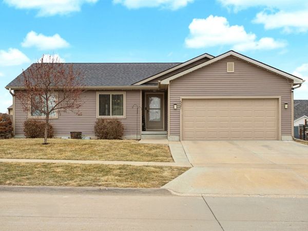 521 Prairie Ridge Drive, Huxley, IA 50124