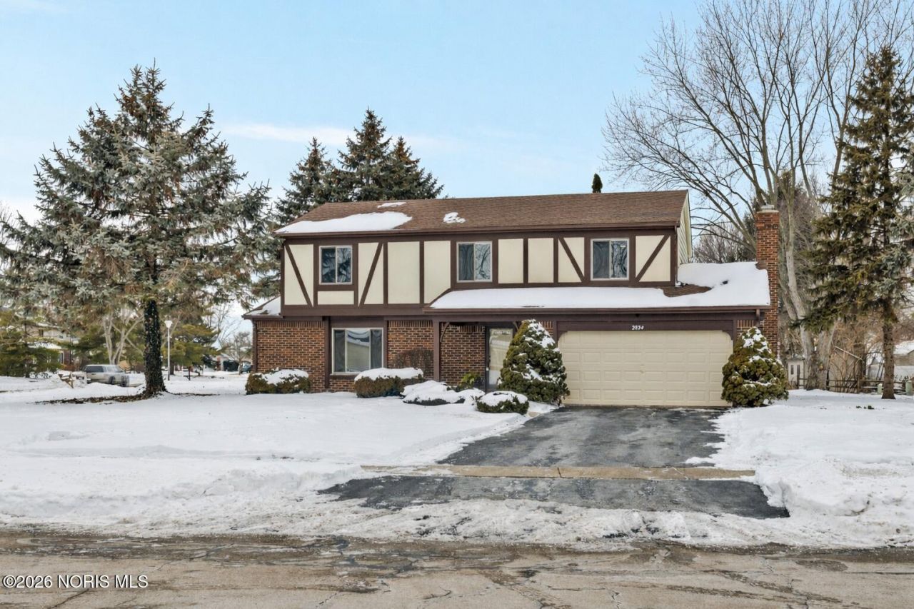 2024 Inglewood Road, Holland, OH 43528 Main Photo