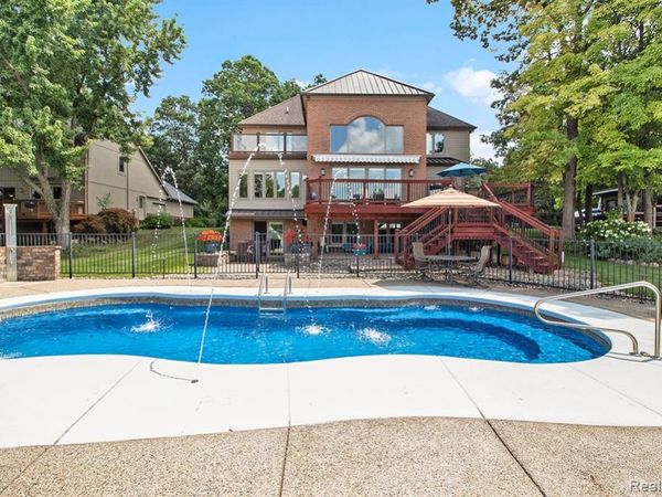 4973 Parview Drive, Independence Twp, MI 48346