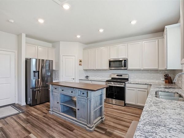 1620 Berry Ridge Trail, Aubrey, TX 76227