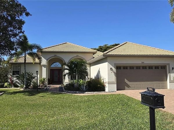 25080 Divot DR , BONITA SPRINGS, FL 34135