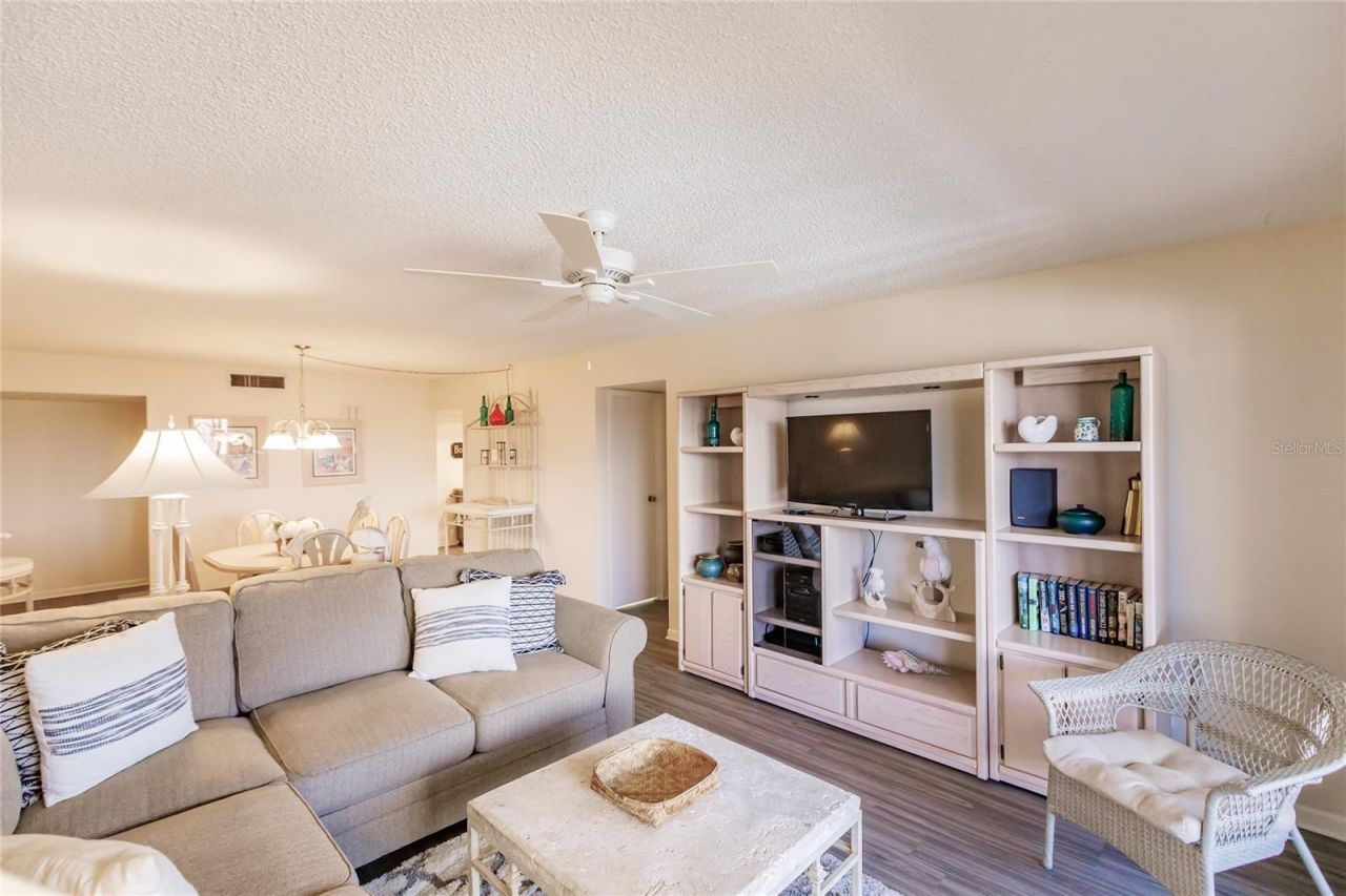 1055 W Peppertree Drive, Unit 302AA, Sarasota, FL 34242 Photo