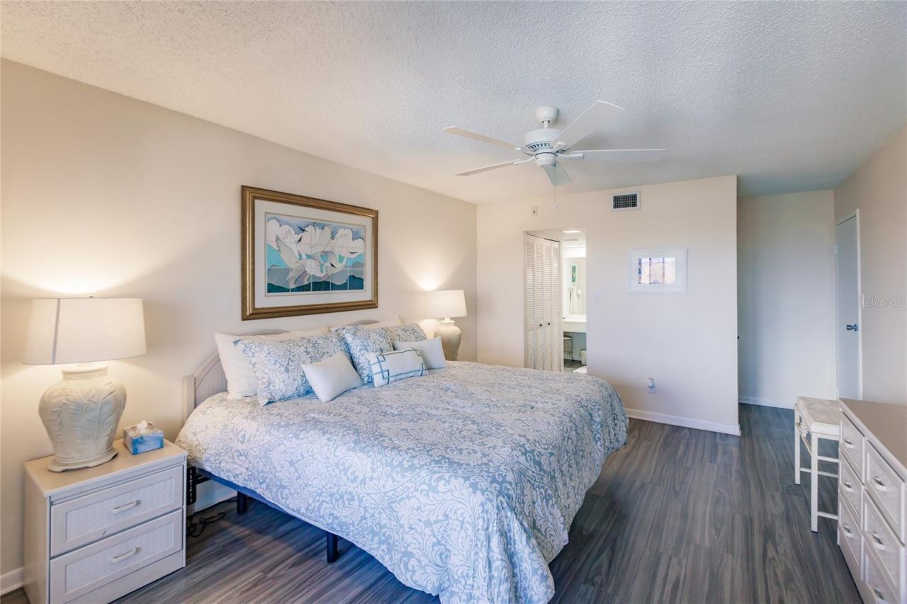 1055 W Peppertree Drive, Unit 302AA, Sarasota, FL 34242 Photo