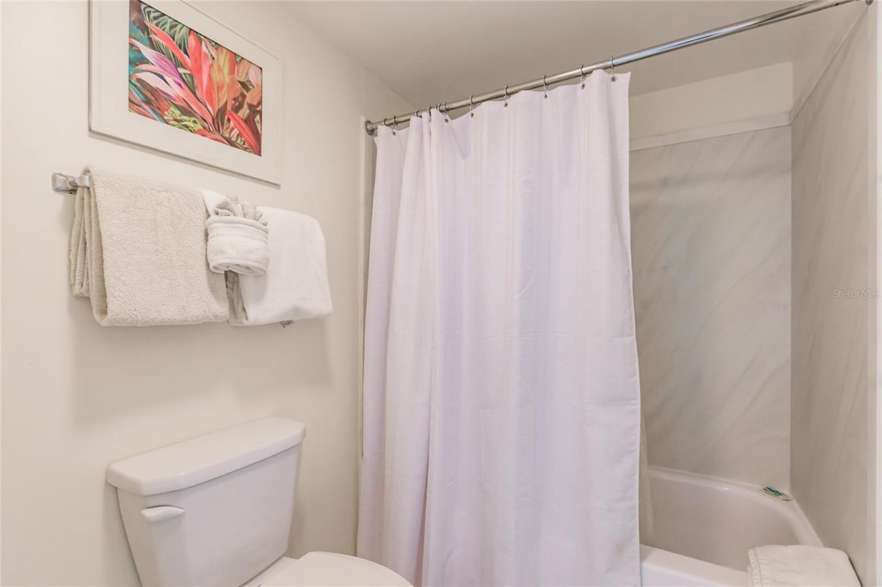 1055 W Peppertree Drive, Unit 302AA, Sarasota, FL 34242 Photo