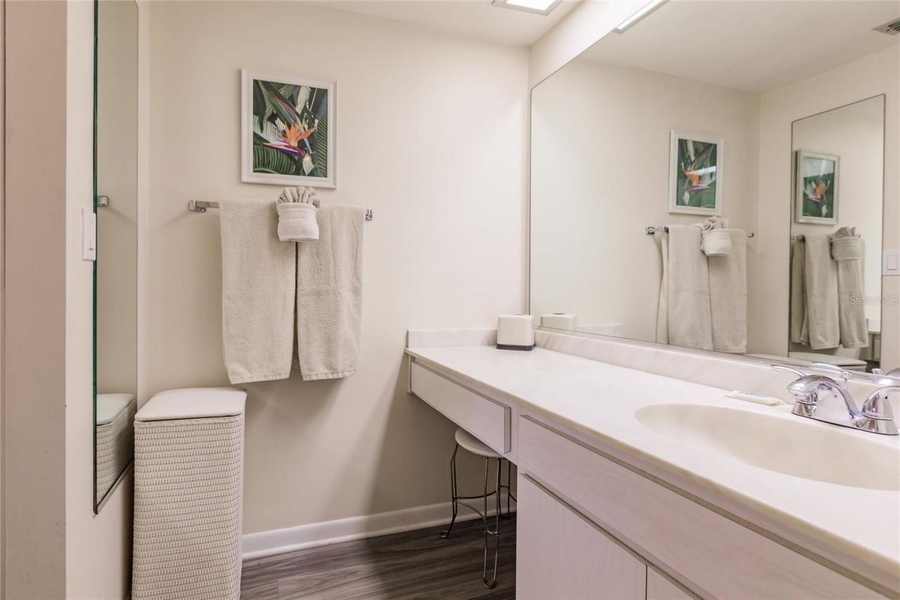 1055 W Peppertree Drive, Unit 302AA, Sarasota, FL 34242 Photo