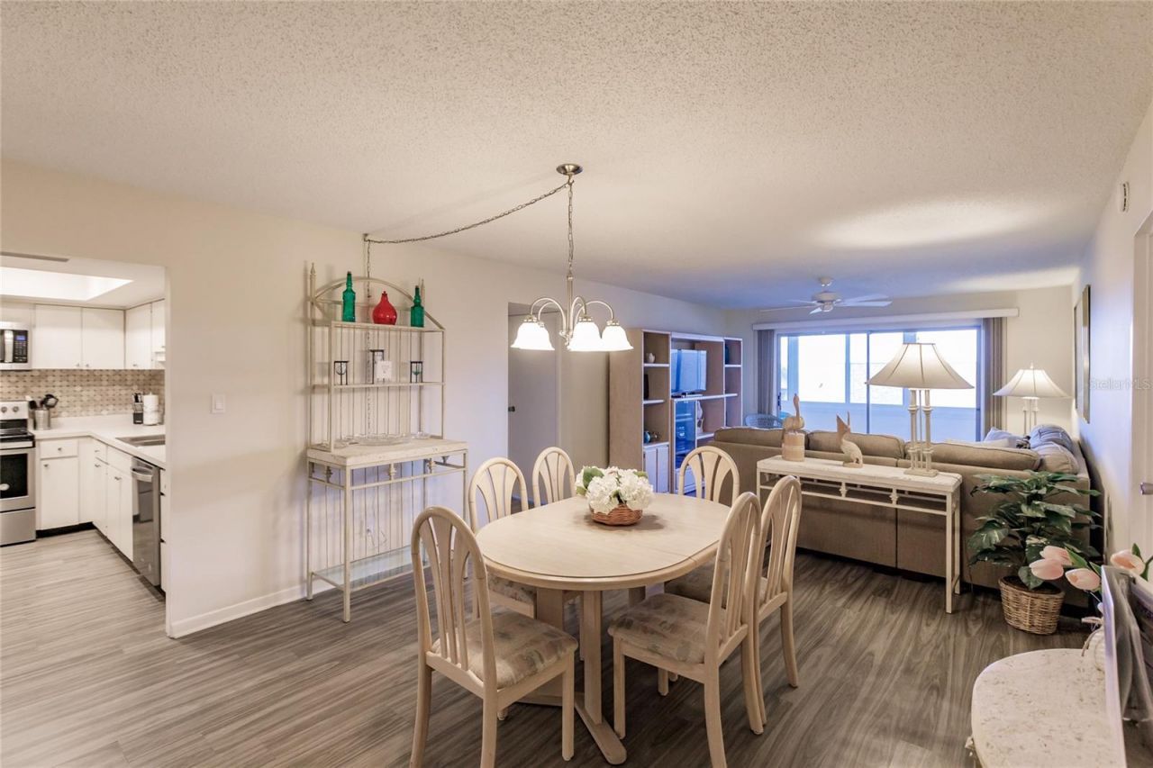 1055 W Peppertree Drive, Unit 302AA, Sarasota, FL 34242 Photo