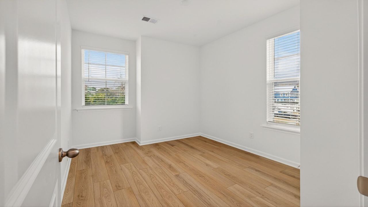 4436 Oakwood Avenue Photo 13