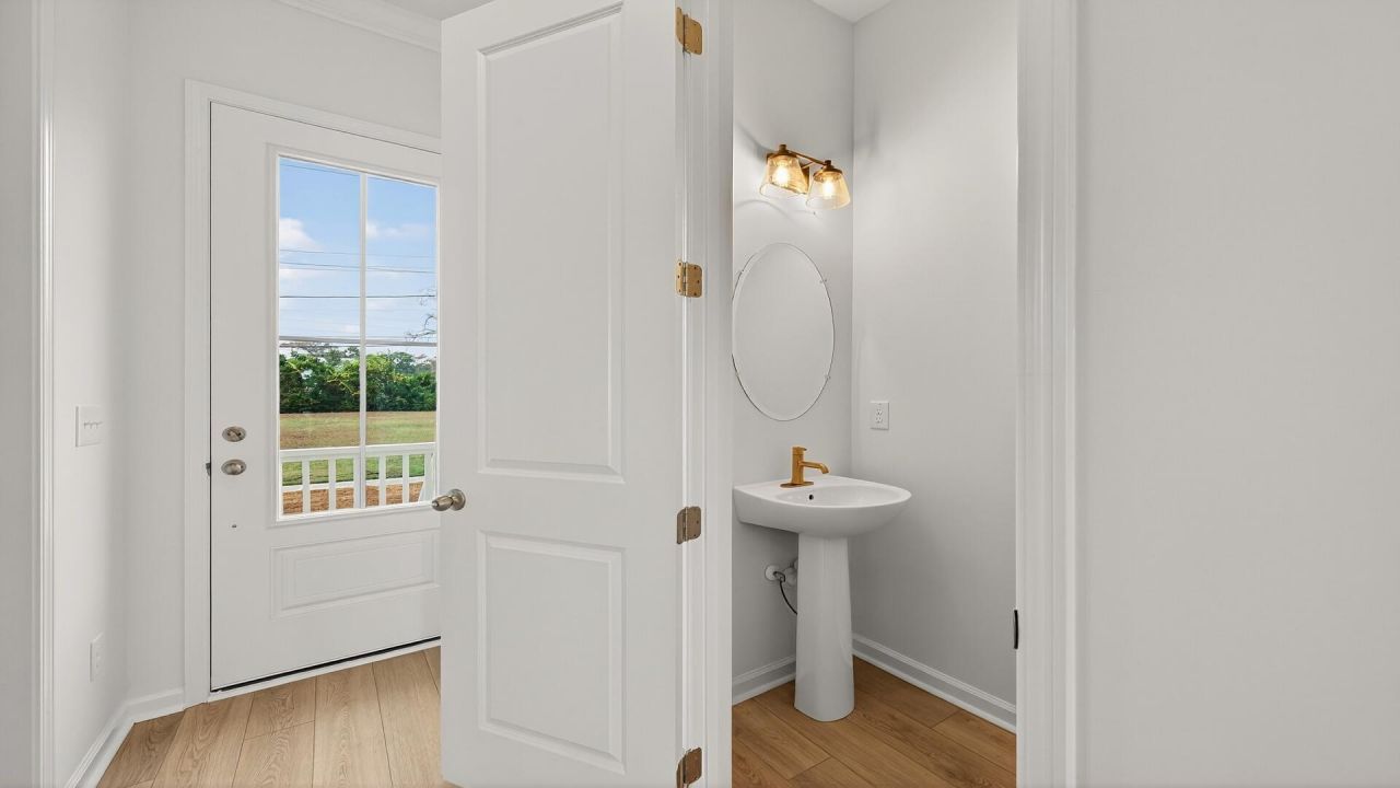 4436 Oakwood Avenue Photo 4