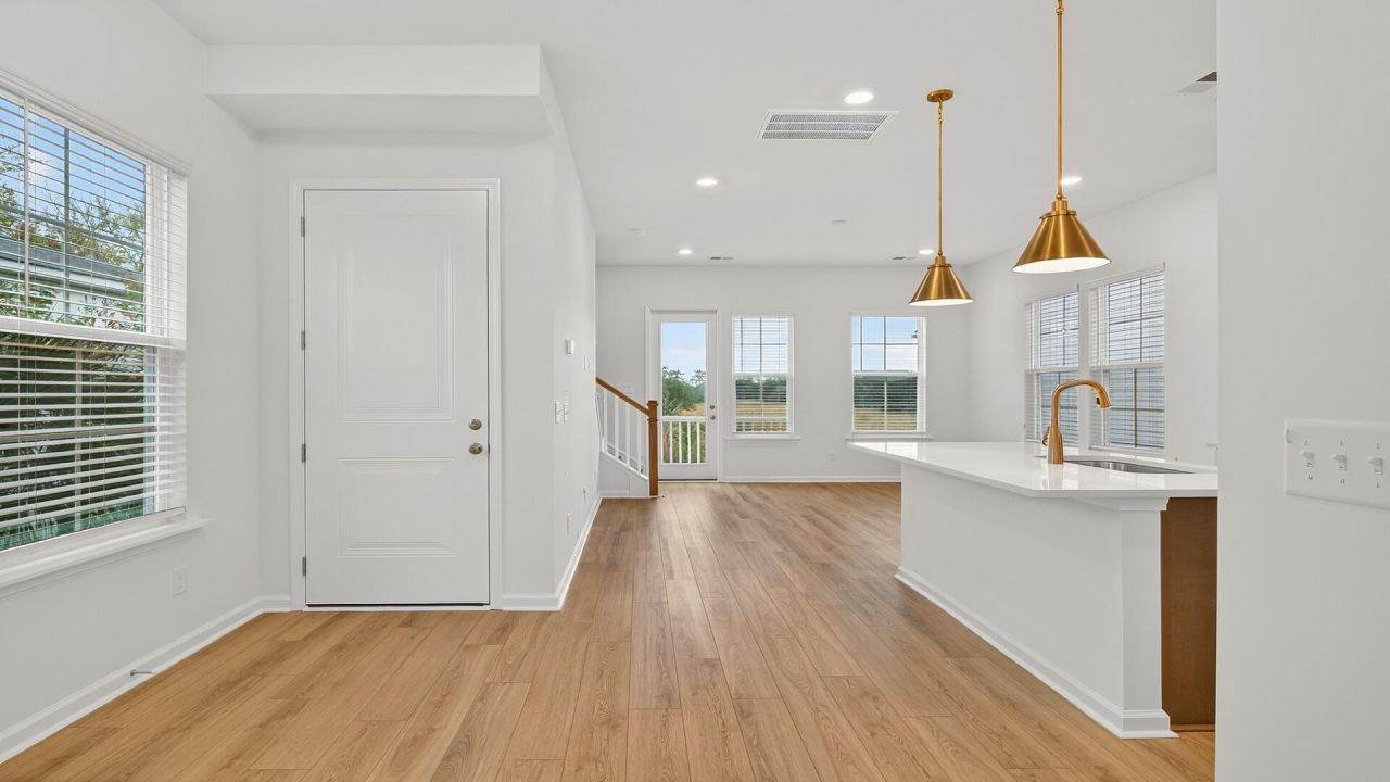 4436 Oakwood Avenue Photo 5