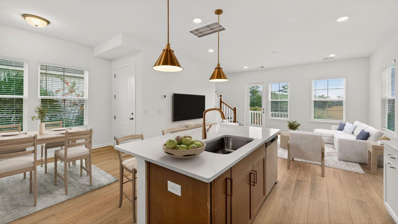 4436 Oakwood Avenue Photo 6