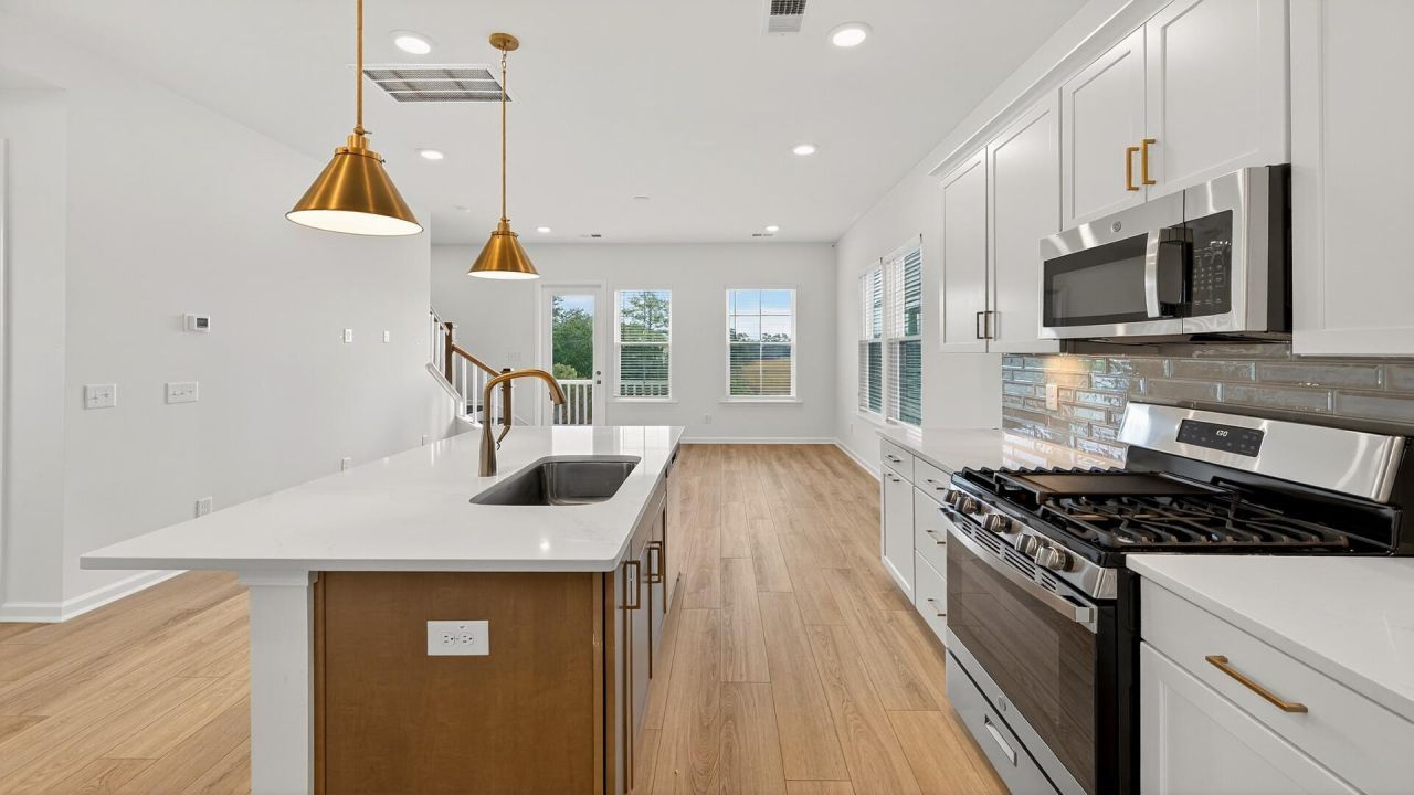 4436 Oakwood Avenue Photo 7