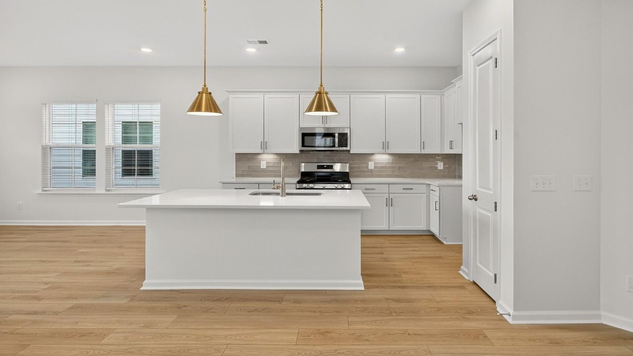 4436 Oakwood Avenue Photo 9