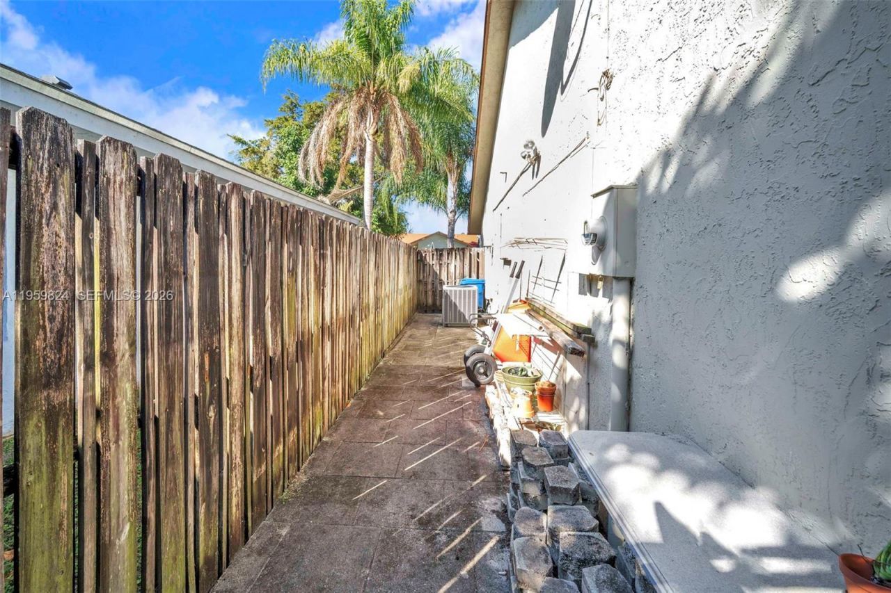 9300 NW 32nd Mnr, Sunrise, FL 33351 Photo