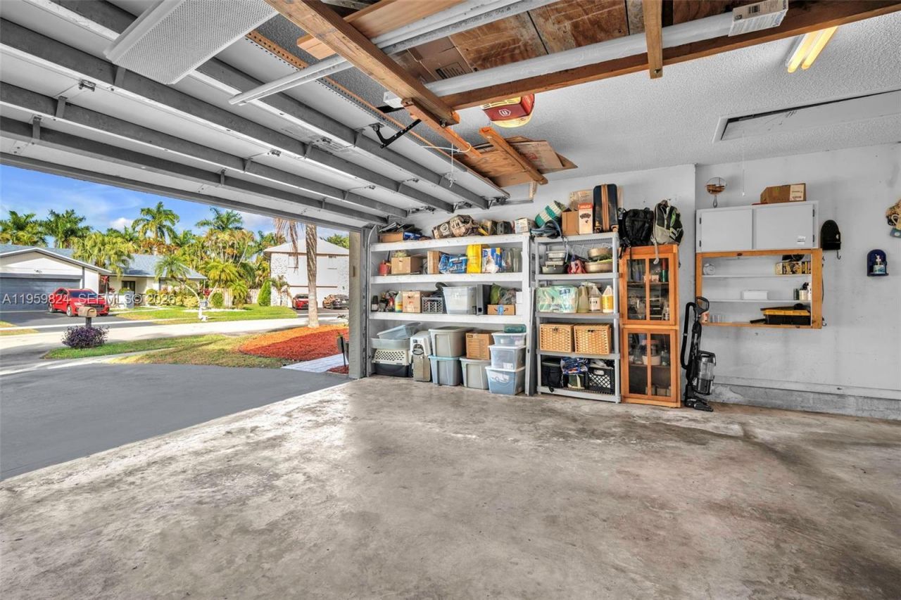 9300 NW 32nd Mnr, Sunrise, FL 33351 Photo