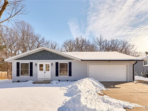 17 Christine Drive, St Peters, MO 63376